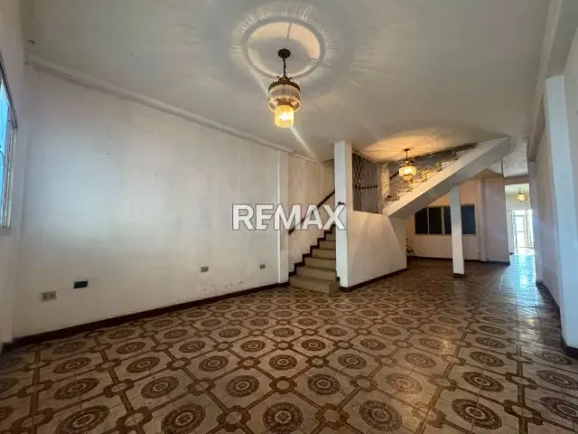 Casa Comercial en Venta, con Alto Potencial Comercial, Centro de Guatire - 5