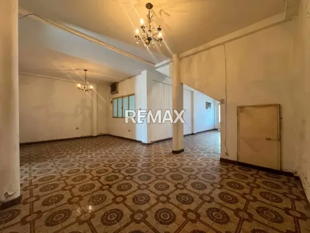 Casa Comercial en Venta, con Alto Potencial Comercial, Centro de Guatire - 6