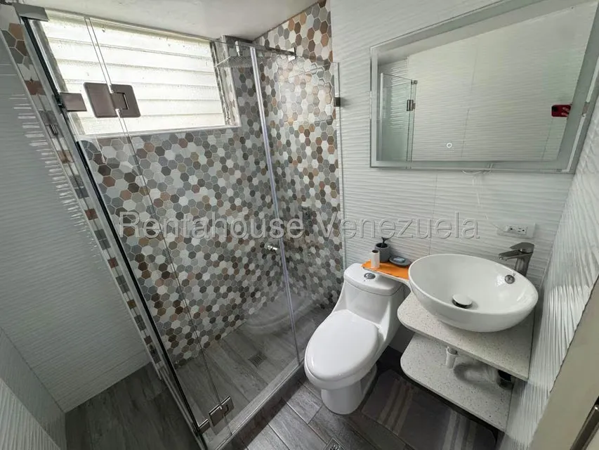 Apartamento (1 Nivel) en Alquiler en Cumbres de Curumo, Distrito Metropolitano - 14