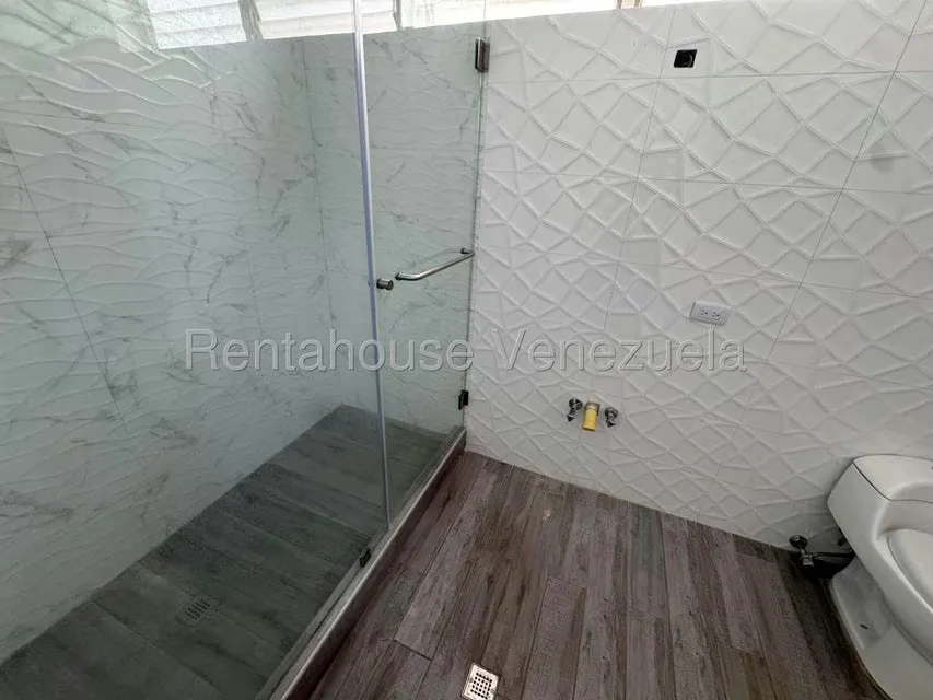 Apartamento (1 Nivel) en Alquiler en Cumbres de Curumo, Distrito Metropolitano - 16