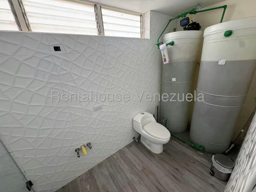 Apartamento (1 Nivel) en Alquiler en Cumbres de Curumo, Distrito Metropolitano - 17