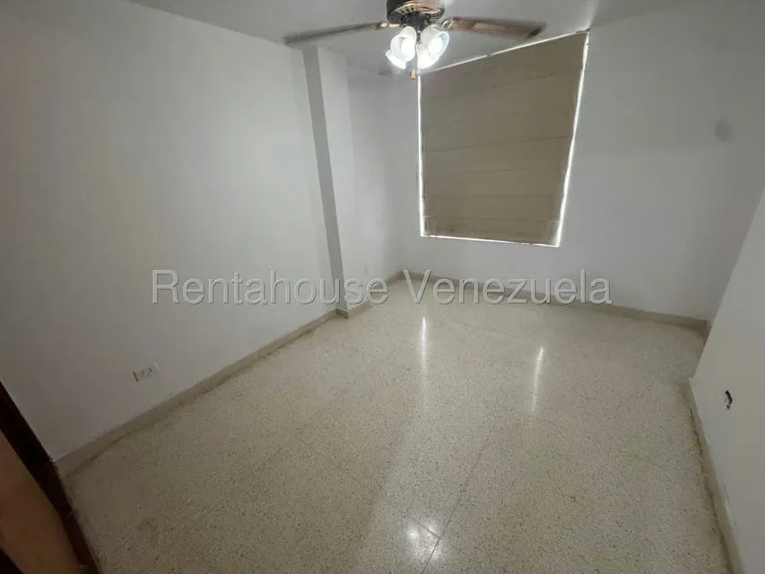 Apartamento (1 Nivel) en Alquiler en Cumbres de Curumo, Distrito Metropolitano - 18