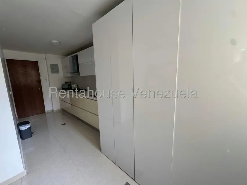 Apartamento (1 Nivel) en Alquiler en Cumbres de Curumo, Distrito Metropolitano - 9
