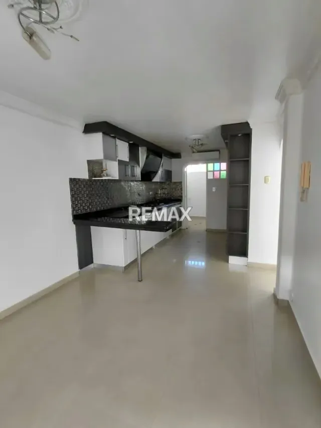 Casa en Venta Urbanización Demócrata Suites Av Democrata sector la Guayana. - 3