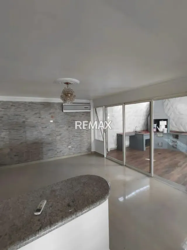 Casa en Venta Urbanización Demócrata Suites Av Democrata sector la Guayana. - 4