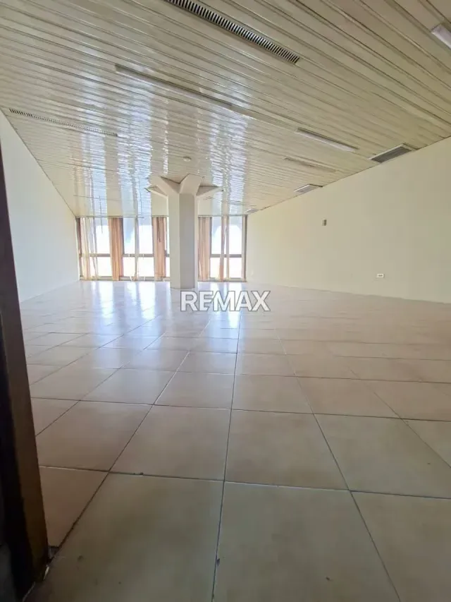 SE ALQUILA OFICINA Comercial PISO 3 ​ Ubicación: Centro Cívico, San Cristóbal. - 6