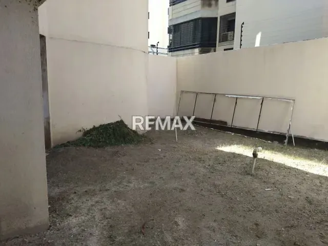 Se vende Apartamento tipo dúplex Resd. La Esmeralda - 11