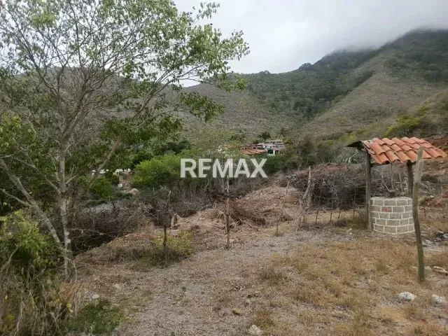 TERRENO EN MANANTIAL DEL CARDON UNA INVERSION DE OPORTUNIDAD EN LA ISLA DE MARGARITA CON VISTA AL MAR CON UNA VISTA PANORAMICA INCREIBLE - 3