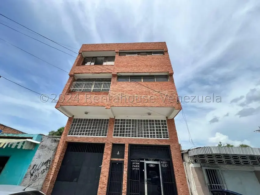 Comercial (Edificio) en Venta en Avenida Páez, Aragua - 108