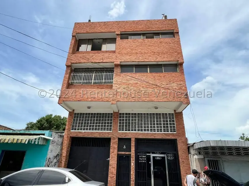 Comercial (Edificio) en Venta en Avenida Páez, Aragua - 110