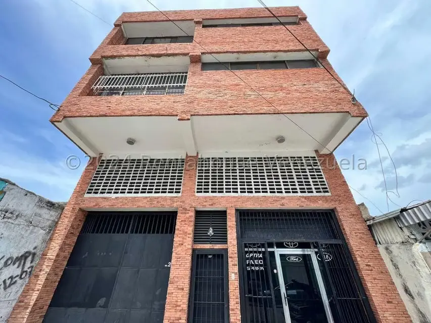 Comercial (Edificio) en Venta en Avenida Páez, Aragua - 2
