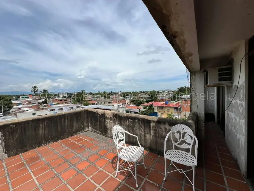 Comercial (Edificio) en Venta en Avenida Páez, Aragua - 96