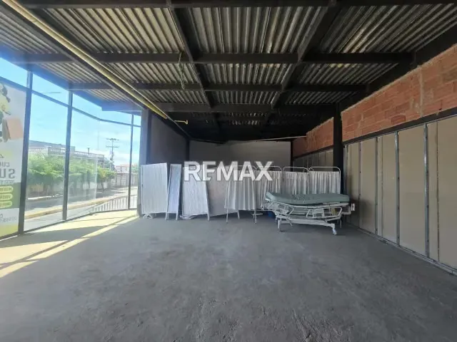 LOCAL COMERCIAL EN ALQUILER EN CABIMAS CENTER (OBRA GRIS) - 13