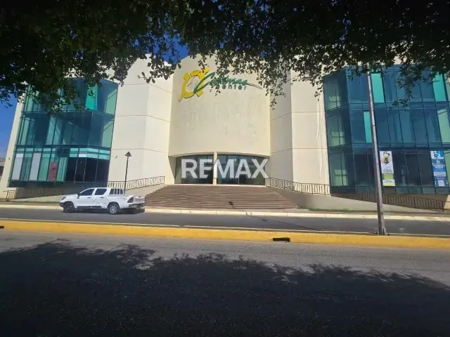 LOCAL COMERCIAL EN ALQUILER EN CABIMAS CENTER (OBRA GRIS) - 4