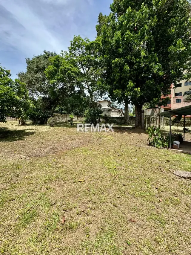 Venta de Casa y Terreno en una de las mejores zonas de San Cristóbal Ubicada en la Avenida La Guayana, sector Los Kioscos - 14
