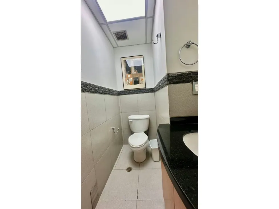 Vendo/alquilo oficina 90m2 Torre Financiera Bello Monte 0409 - 26