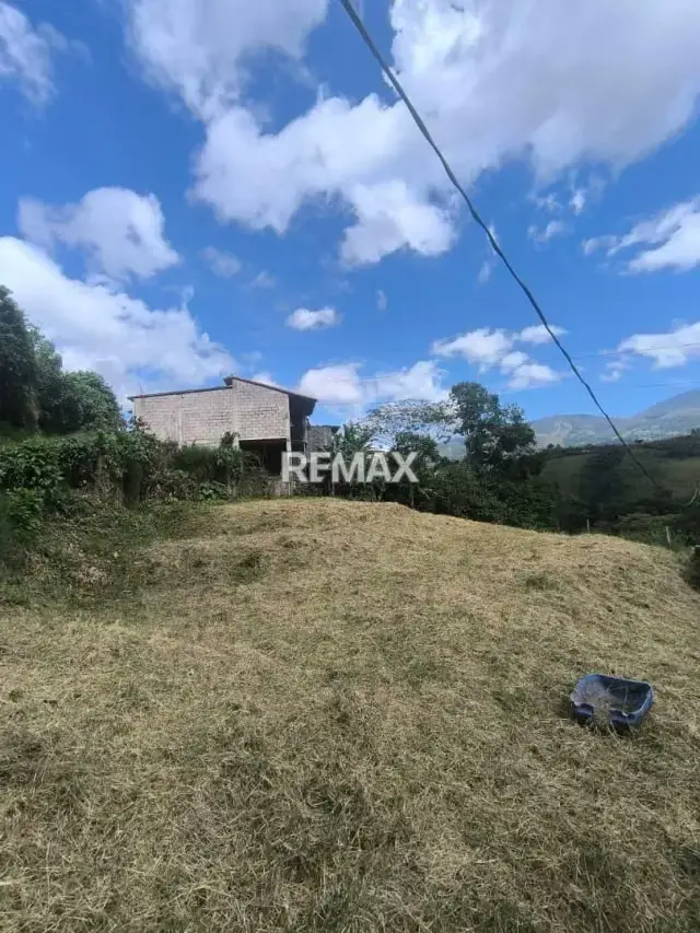EN VENTA Junco, sector Capachito. Cuenta con 1.334 m² de Terreno