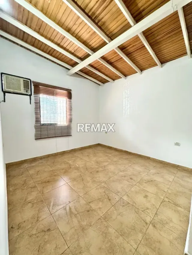 En Venta Zona Premium Inmueble Comercial y Residencial en Esquina Barrio Obrero, Carrera 19 con Pasaje Acueducto. - 12