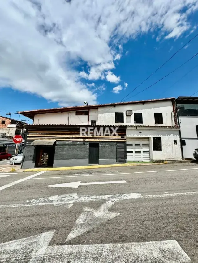 En Venta Zona Premium Inmueble Comercial y Residencial en Esquina Barrio Obrero, Carrera 19 con Pasaje Acueducto. - 2