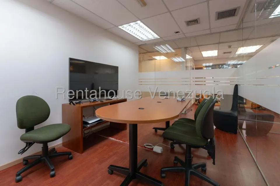Oficina en Alquiler en Los Palos Grandes, Distrito Metropolitano - 28