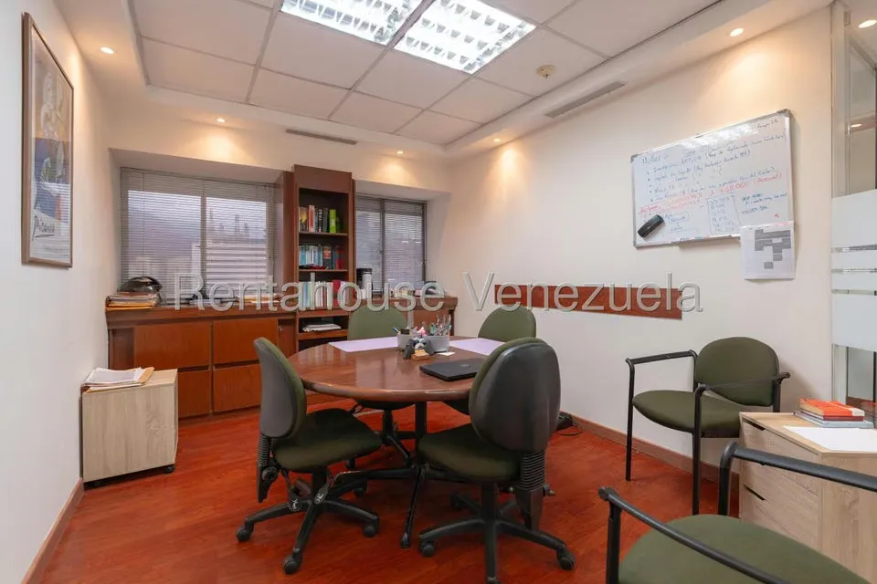 Oficina en Alquiler en Los Palos Grandes, Distrito Metropolitano - 29