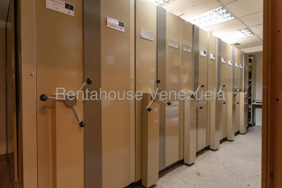 Oficina en Alquiler en Los Palos Grandes, Distrito Metropolitano - 36