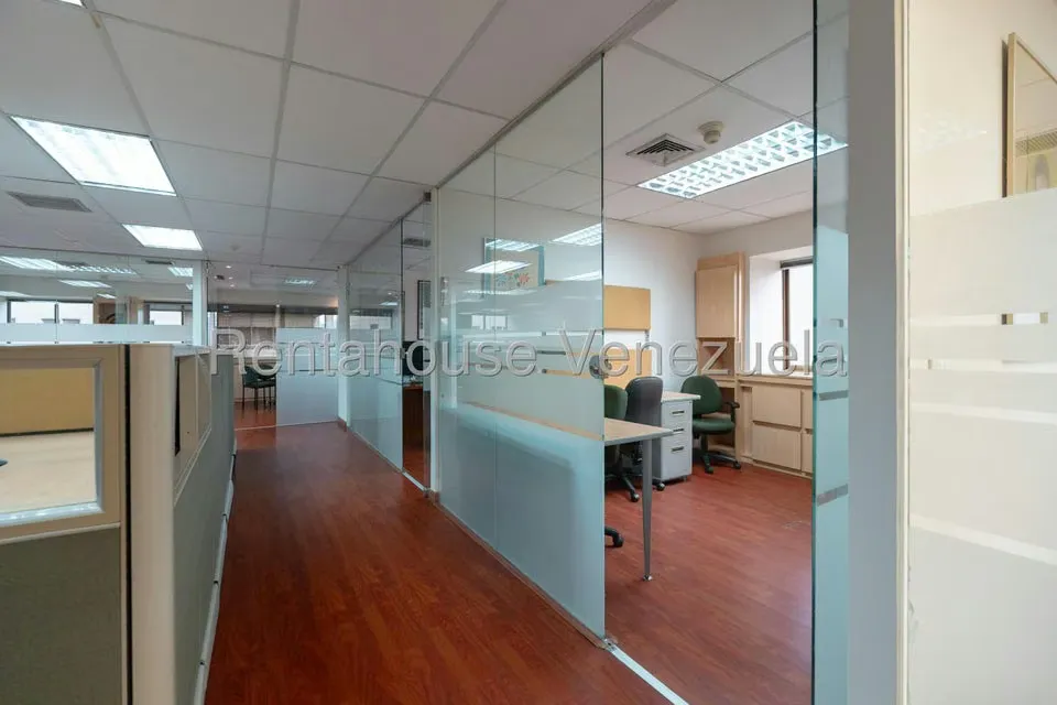 Oficina en Alquiler en Los Palos Grandes, Distrito Metropolitano - 10