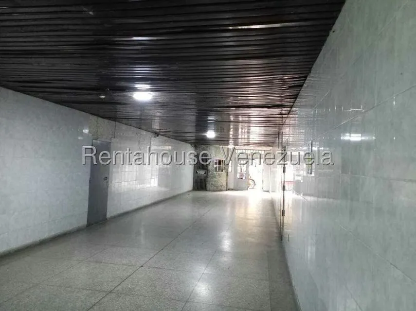 Apartamento (Planta Baja) en Venta en Parroquia La Candelaria, Distrito Metropolitano - 2