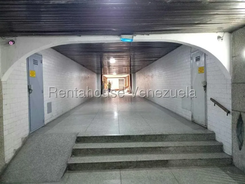 Apartamento (Planta Baja) en Venta en Parroquia La Candelaria, Distrito Metropolitano - 3