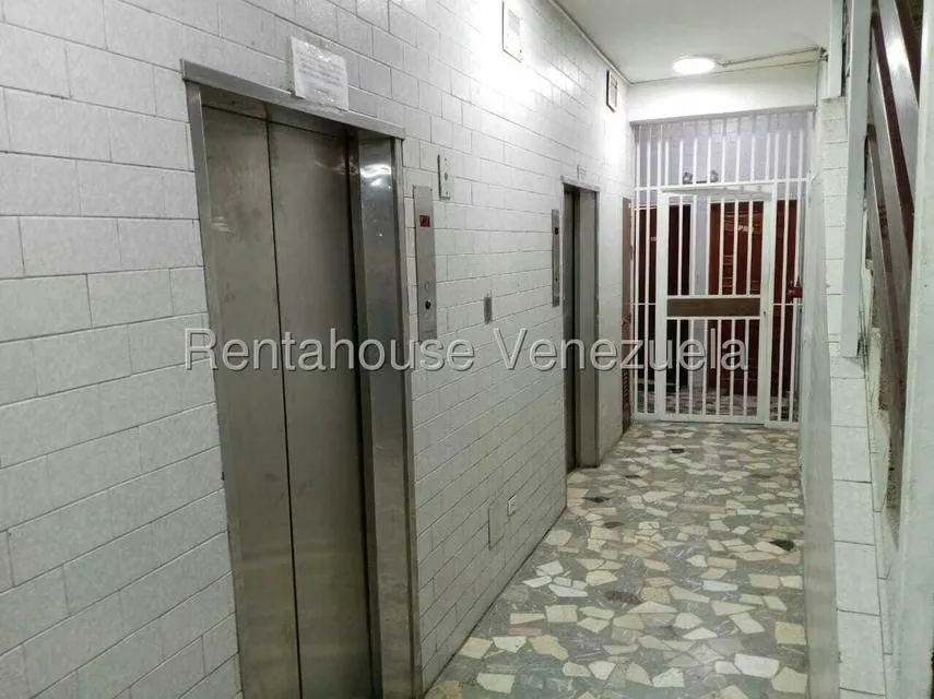 Apartamento (Planta Baja) en Venta en Parroquia La Candelaria, Distrito Metropolitano - 5