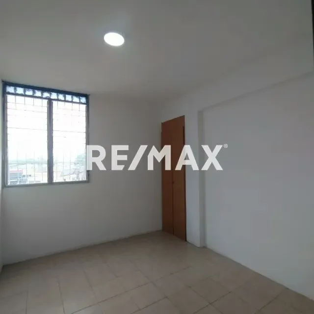 Edificio en Venta Oportunidad Por Inversión Av.Romulo Gallegos. - 4