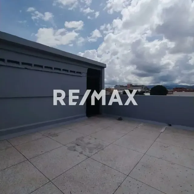 Edificio en Venta Oportunidad Por Inversión Av.Romulo Gallegos. - 9