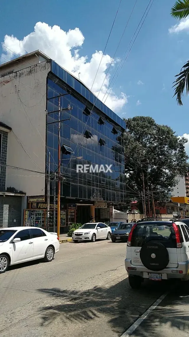 Planta Total 100% SE ALQUILA OFICINA C.C. IMPERIAL II , al lado del CC Montebianco y frente C.C. Galerías Av Bolivar Calle 137 - 2