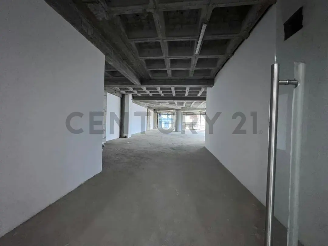 Oportunidad unica en las mercedes, oficina en venta - 6