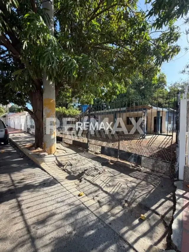 Terreno Av.8B Con Av. Universidad - 2