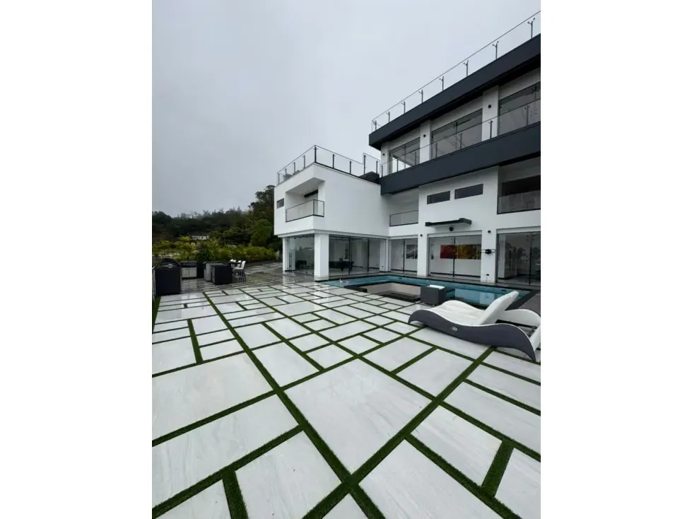 Se vende casa 2300m² 6h+6s/12b/12p Alto Hatillo