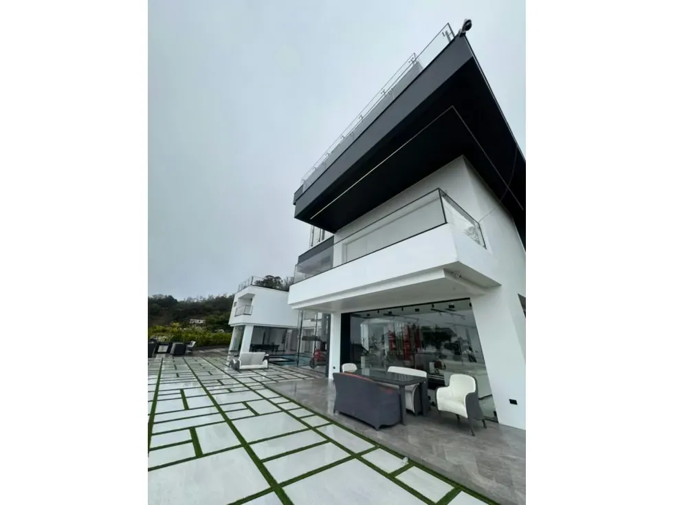 Se vende casa 2300m² 6h+6s/12b/12p Alto Hatillo - 2