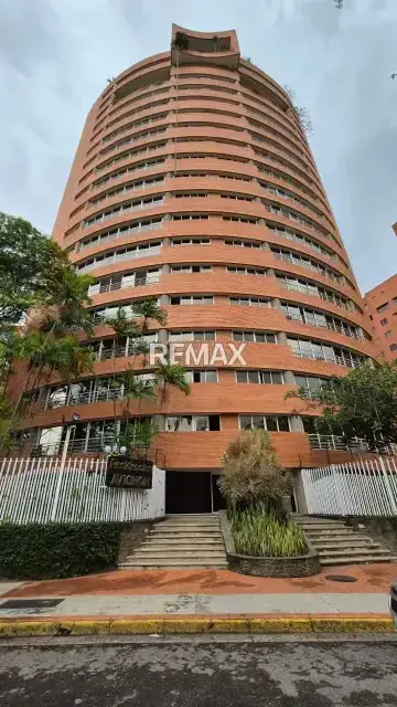 APARTAMENTO EN ALQUILER RES. AVIGNON URB. LOS MANGOS