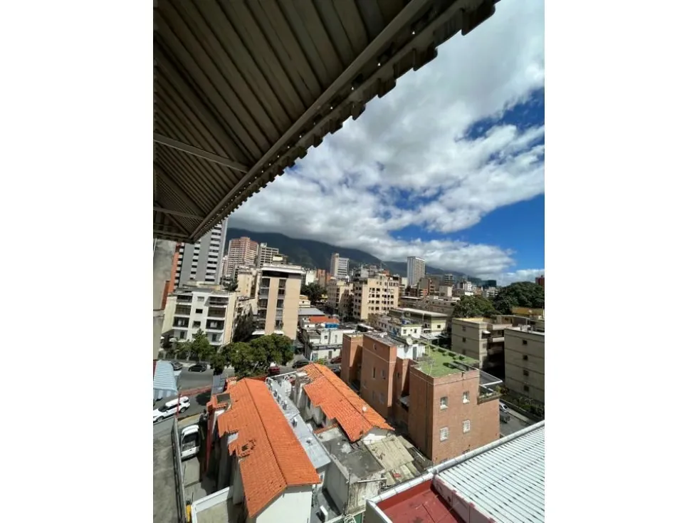 Amplio PH en venta. En Bello Monte - 12