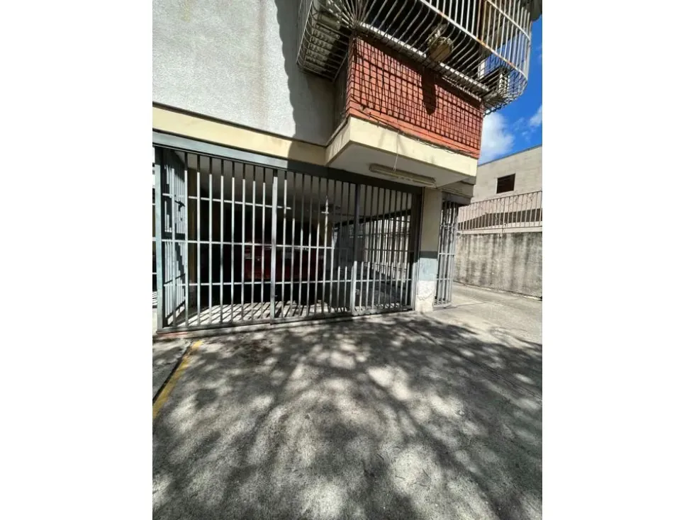 Amplio PH en venta. En Bello Monte - 14