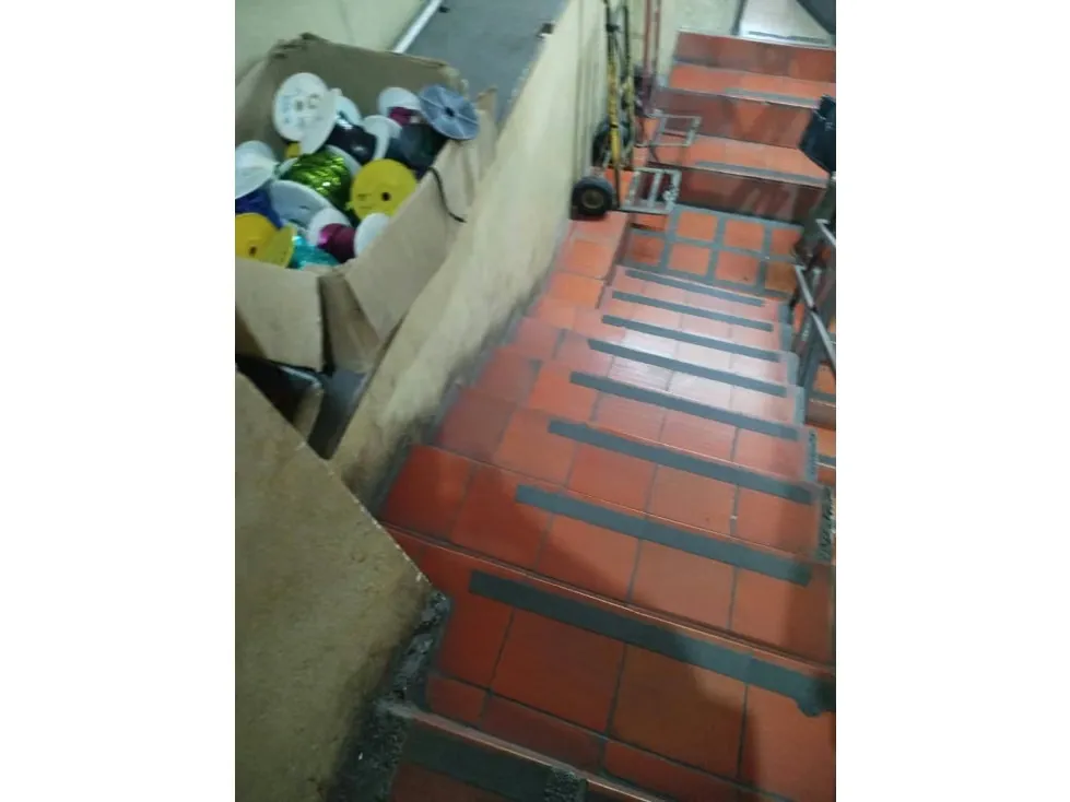 Vendo edificio comercial y residencial 360m2 Centro de Catia 9051 - 3