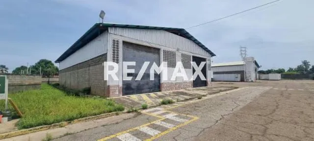 Extension de terreno con 4 galpones ubicados en Ciudad Ojeda