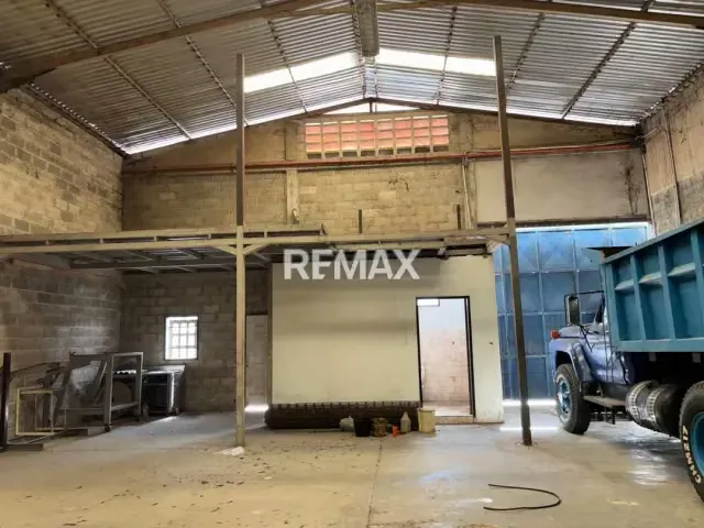 Alquiler de Galpon Comercial, ubicado en Centro Empresarial La Guaricha II, Morita I. - 4