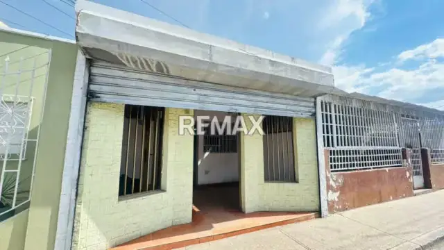 Local Amplio en Venta en el Centro en calle Arismendi