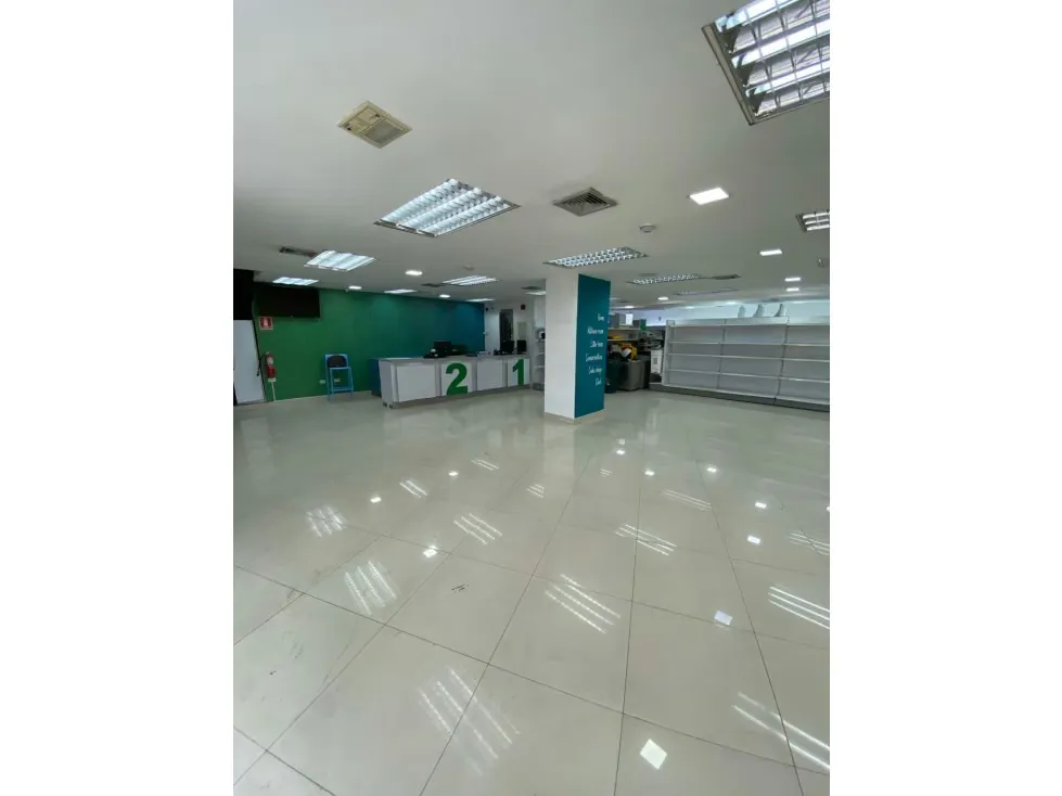 LOCAL EN VENTA 319 M2 - URB.CAMPO ALEGRE - 3