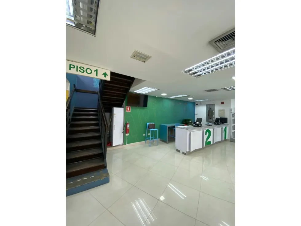 LOCAL EN VENTA 319 M2 - URB.CAMPO ALEGRE - 4