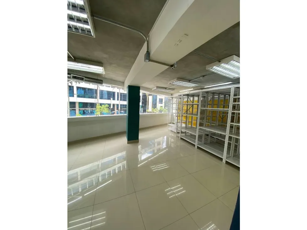 LOCAL EN VENTA 319 M2 - URB.CAMPO ALEGRE - 7