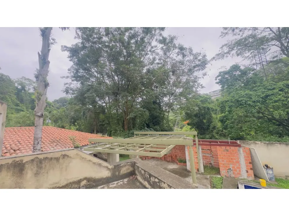 Casa para terminar proyecto Cerro Verde NEGOCIABLE - 4