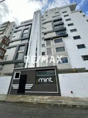 Apartamento duplex en obra gris ubicado en la Urb. La Soledad, en Res. Mint
