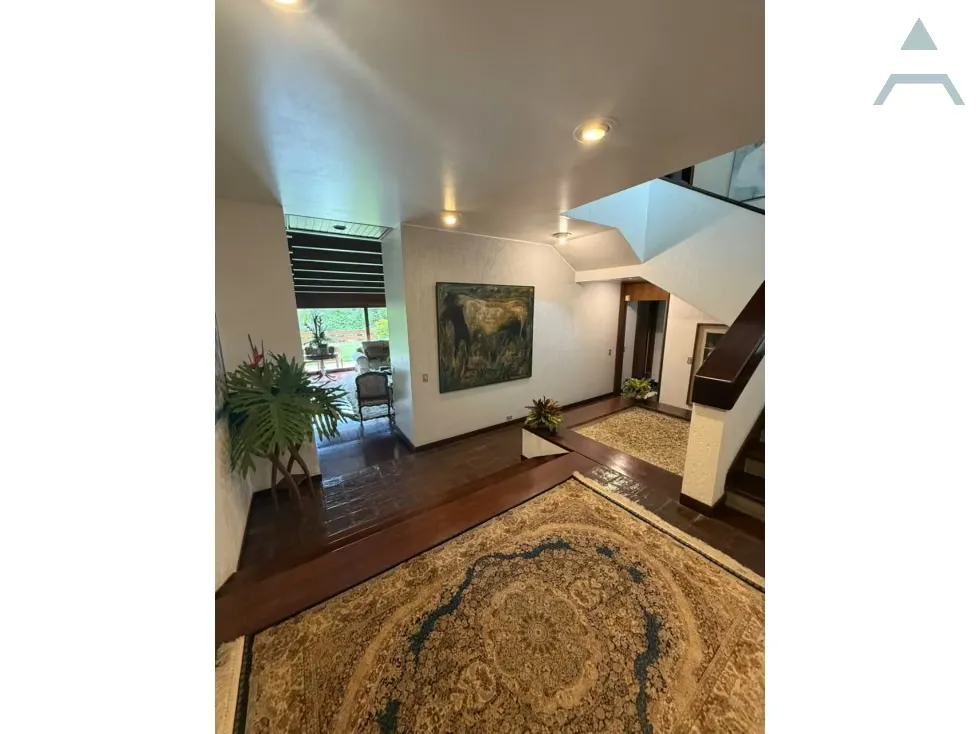 Se vende/alquila Casa 2.149m² 4h+2s/5b/30p La Lagunita - 3